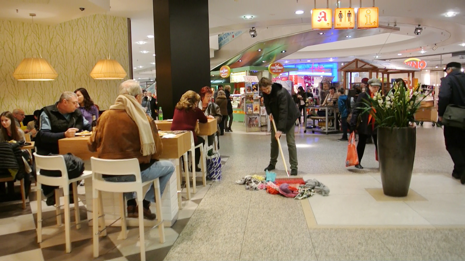 Tomaz Kramberger - Clothing Time - Art Performance